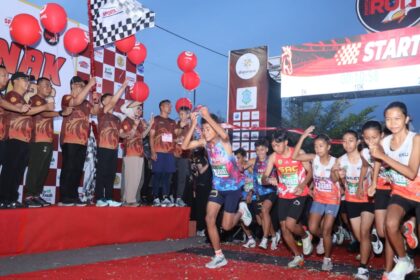 Foto. Peserta Pontianak City Run 2026 tumpah ruah saat bendera star mulai dikibarkan. (Dok. Istimewa)